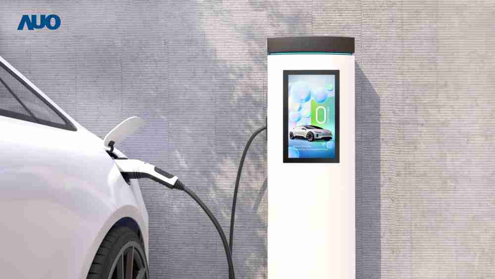 友達〝EVSE車用充電樁解決方案〞專為電動汽車充電樁設計，，具有高亮度、、、克服戶外艱難環境的耐溫、、耐紫外線等特性，，，並搭載散熱性及擴充性強的高效能工業電腦，，，，可實現人機互動訴求，，如資訊顯示、、、支付等應用