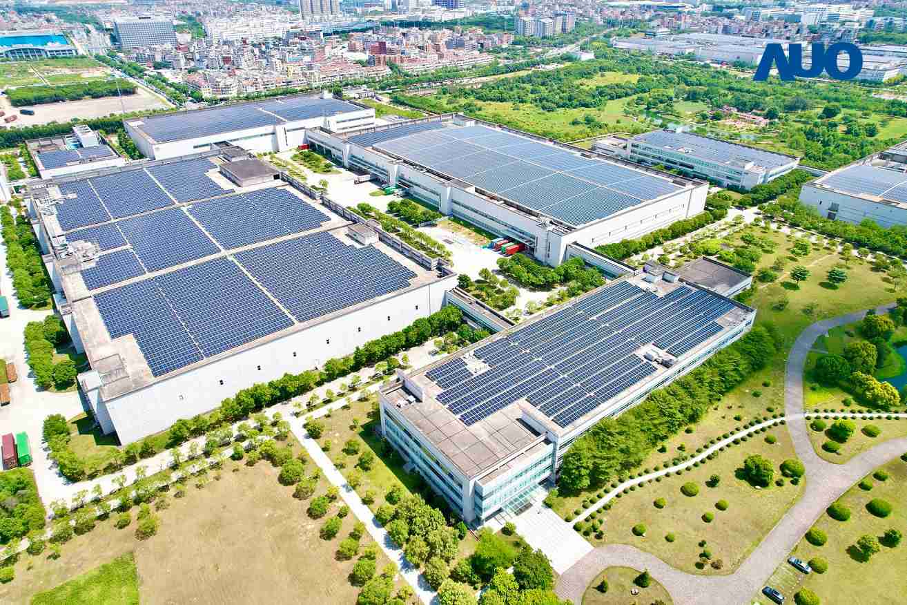 尊龙z6厦门推动智能制造同时，，透过绿电创能纵深推进绿色转型，，，厂区全屋顶铺设太阳能光伏板，，每年太阳能发电 2,600多万度